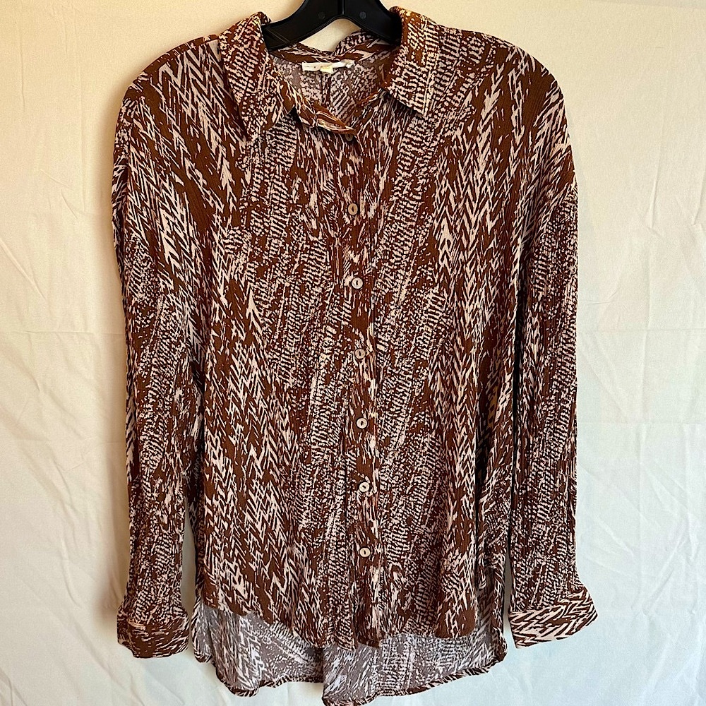 Promesa twist back button up shirt